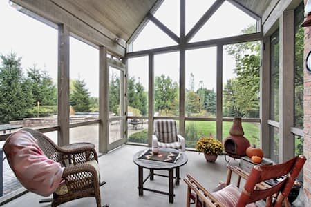 Transform Your Outdoor Living Space With Professional Lanai Cleaning