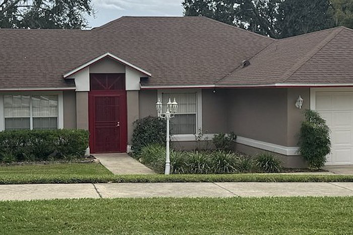 Roof Cleaning Service Image