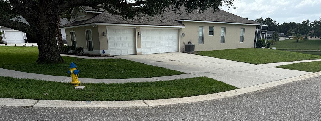 Concrete Cleaning in Clermont, FL – Driveways, Sidewalks & Walkways