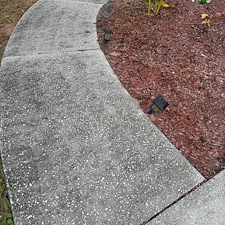 Concrete-Cleaning-in-Minneola-FL-Driveway-Sidewalk-Walkway-Transformation 3