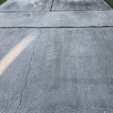 Driveway-and-Sidewalk-Pressure-Washing-in-Groveland-FL 4