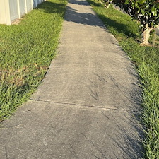 Driveway-and-Sidewalk-Pressure-Washing-in-Groveland-FL 1