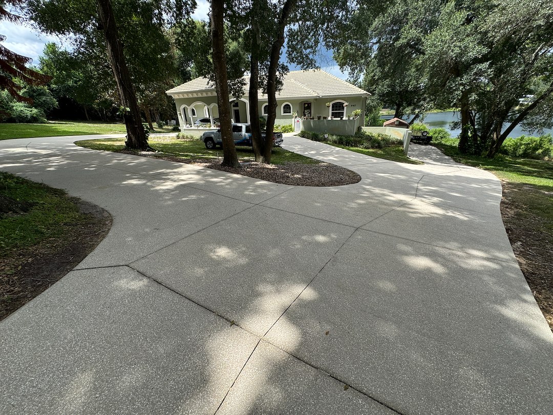 Driveway Cleaning in Clermont, FL – An Incredible Concrete Transformation