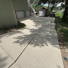 Driveway-Cleaning-in-Clermont-FL-An-Incredible-Concrete-Transformation 8