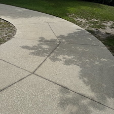 Driveway-Cleaning-in-Clermont-FL-An-Incredible-Concrete-Transformation 4