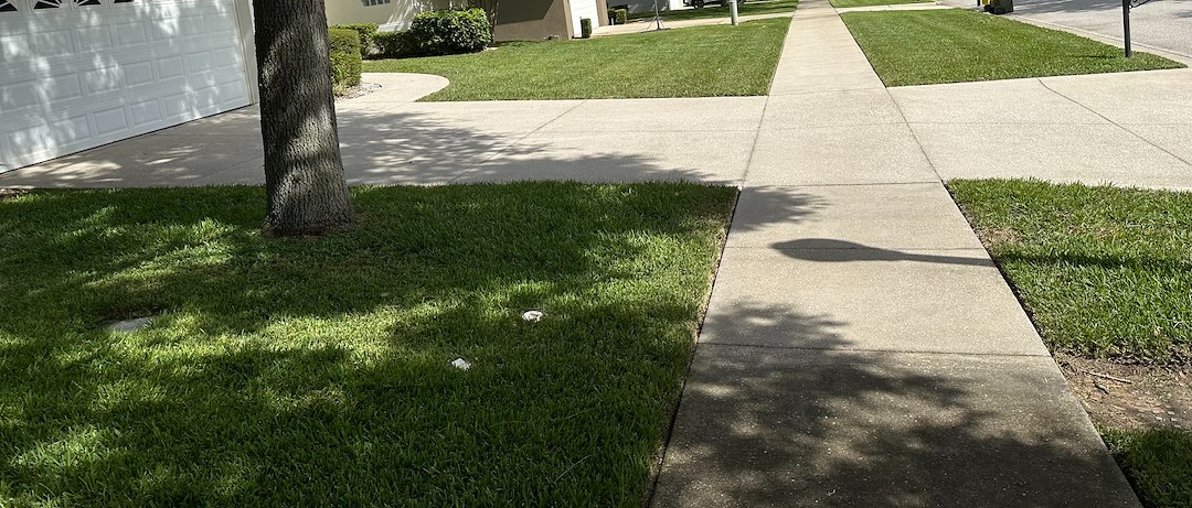 Driveway, Sidewalk & Walkway Cleaning in Clermont, FL – Professional Pressure Washing with Stunning Results