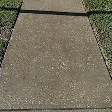 Driveway-Sidewalk-Walkway-Cleaning-in-Clermont-FL-Professional-Pressure-Washing-with-Stunning-Results 3