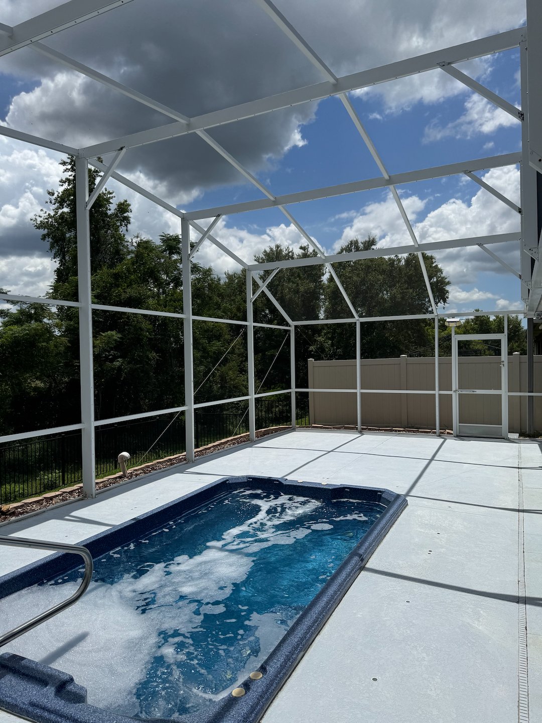 Pool Screen Enclosure Cleaning in Groveland, FL