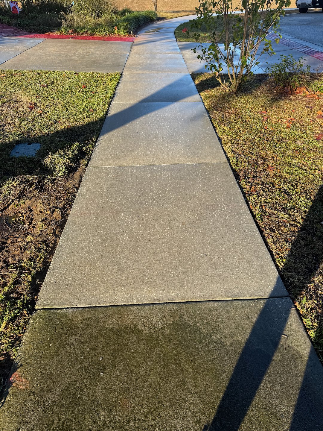 Professional driveway, sidewalk, and walkway cleaning in Minneola, FL. Safe exterior cleaning using pressure washing and soft washing techniques. Call today at 352-255-8579 for a quote.