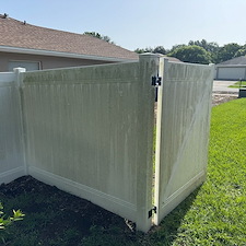 Professional-Fence-Washing-Services-in-Minneola-FL-Surrounding-Areas 5
