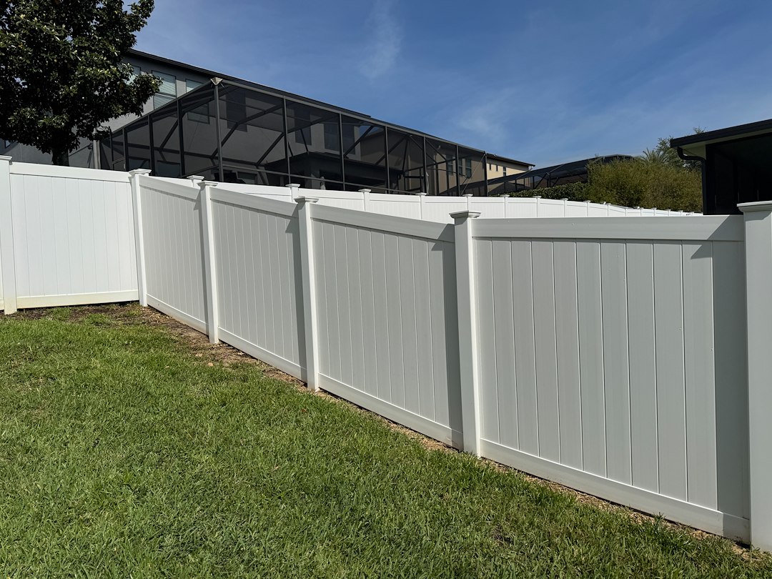 Vinyl Fence Cleaning in Clermont, FL – Make Your Fence Look Like New Again in Just One Day