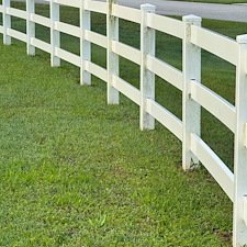 Vinyl-Fence-Cleaning-in-Montverde-FL-Algae-Mildew-Lichen-Removal 1