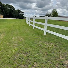 Vinyl-Fence-Cleaning-in-Montverde-FL-Algae-Mildew-Lichen-Removal 0